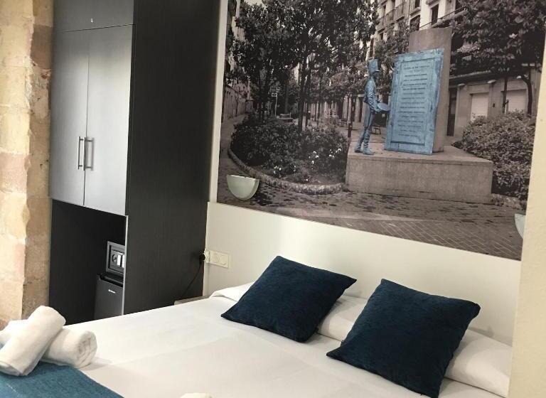 디럭스 룸, Pensión Koxka