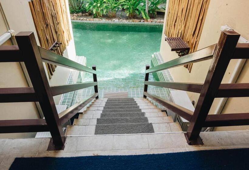 プールビュースタンダードルーム, The Hideaway Resort