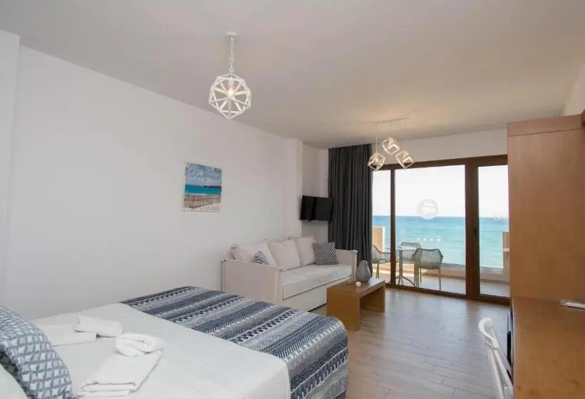 سوییت جونیور با چشمانداز دریا, Yianna Caravel Suites By Checkin Adults Only