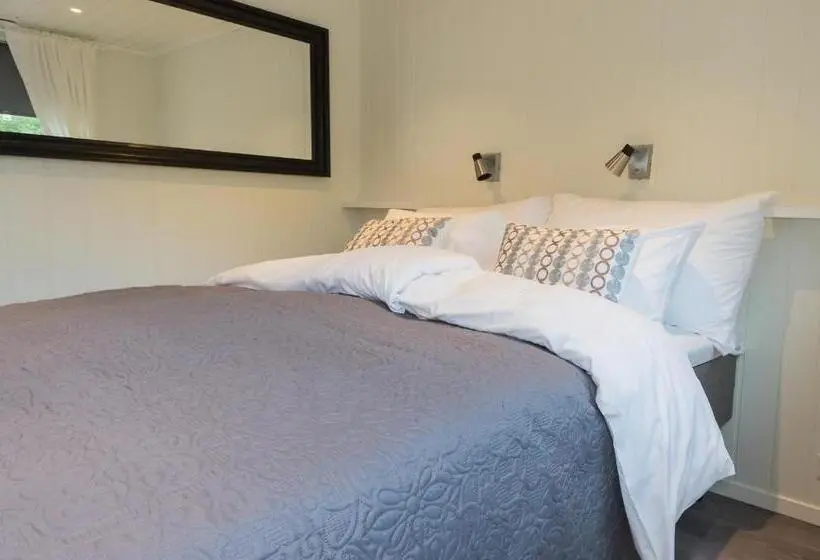 Perhehuone, Krøgeneslåven Microtel