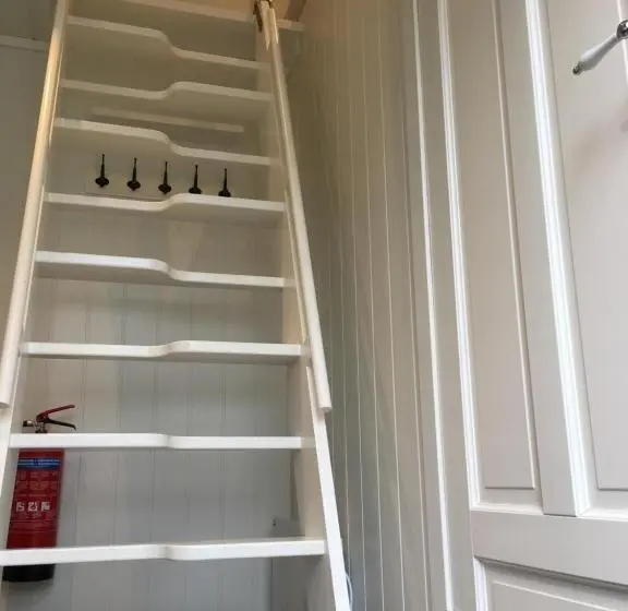 Perhehuone, Krøgeneslåven Microtel