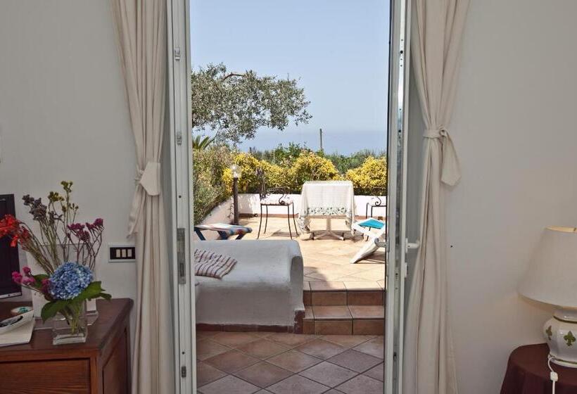 Standard Triple Room with Terrace, Il Giardino dell'Arte