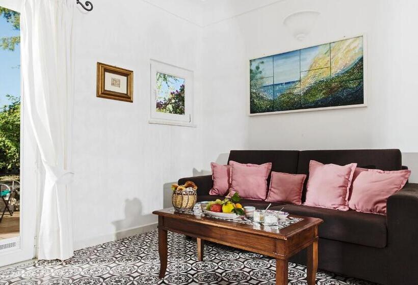 Standard Triple Room with Terrace, Il Giardino dell'Arte