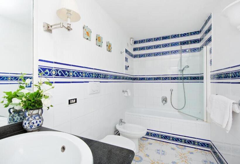 Standard Triple Room with Terrace, Il Giardino dell'Arte