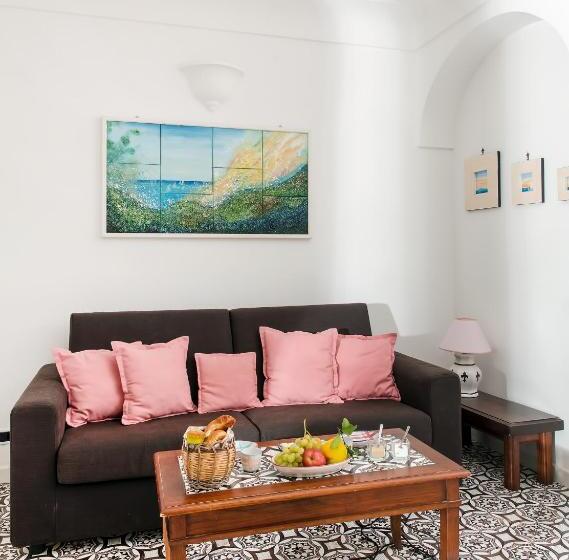 Standard Triple Room with Terrace, Il Giardino dell'Arte