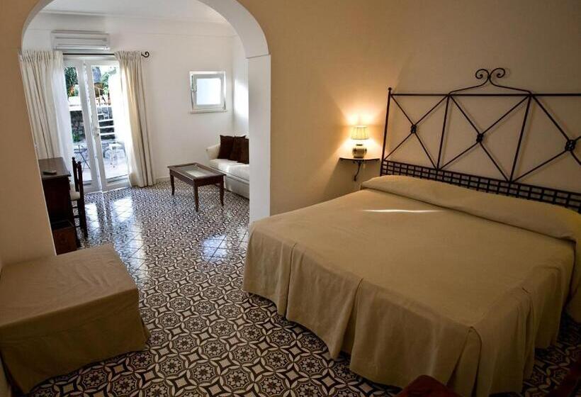 Standard Triple Room with Terrace, Il Giardino dell'Arte