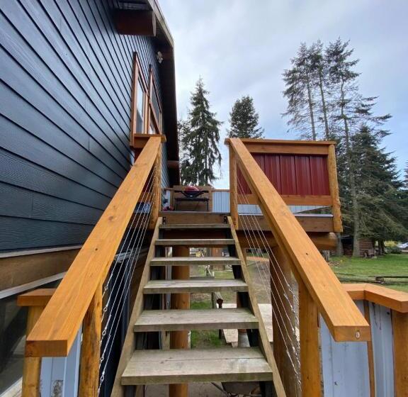 标准间, Paradise Acres Ranch