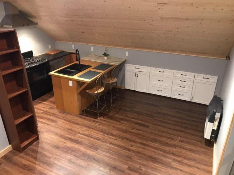 标准间, Paradise Acres Ranch