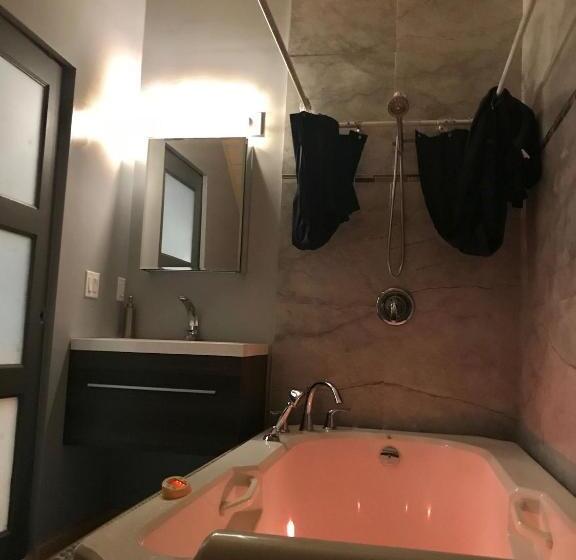 标准间, Paradise Acres Ranch