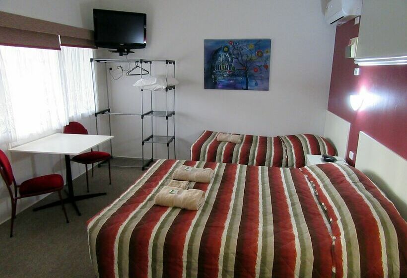 Семейный Номер, The Highlander Motel   24hr Check In