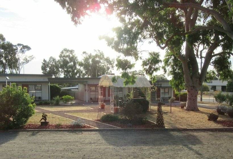 Семейный Номер, The Highlander Motel   24hr Check In