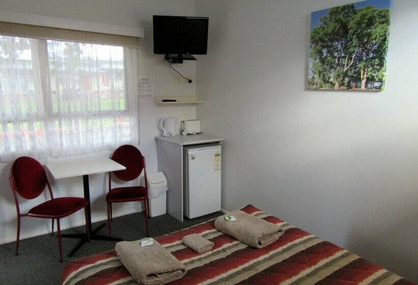 Номер Стандарт, The Highlander Motel   24hr Check In