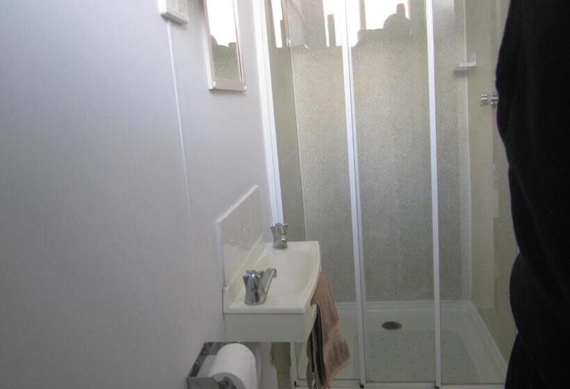 Номер Стандарт, The Highlander Motel   24hr Check In