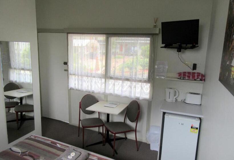 Номер Стандарт, The Highlander Motel   24hr Check In