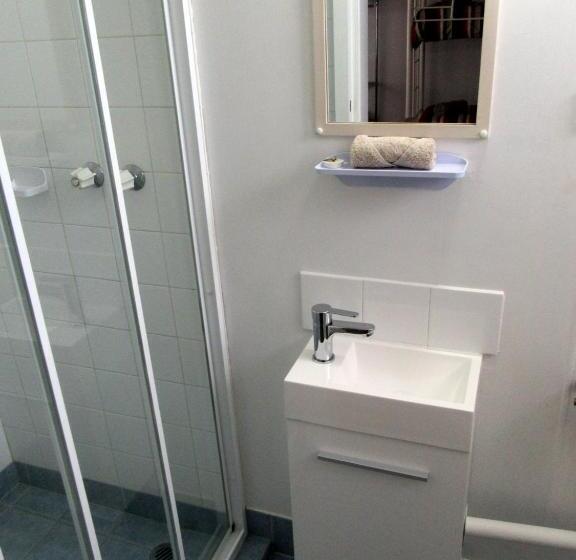 Семейный Номер, The Highlander Motel   24hr Check In