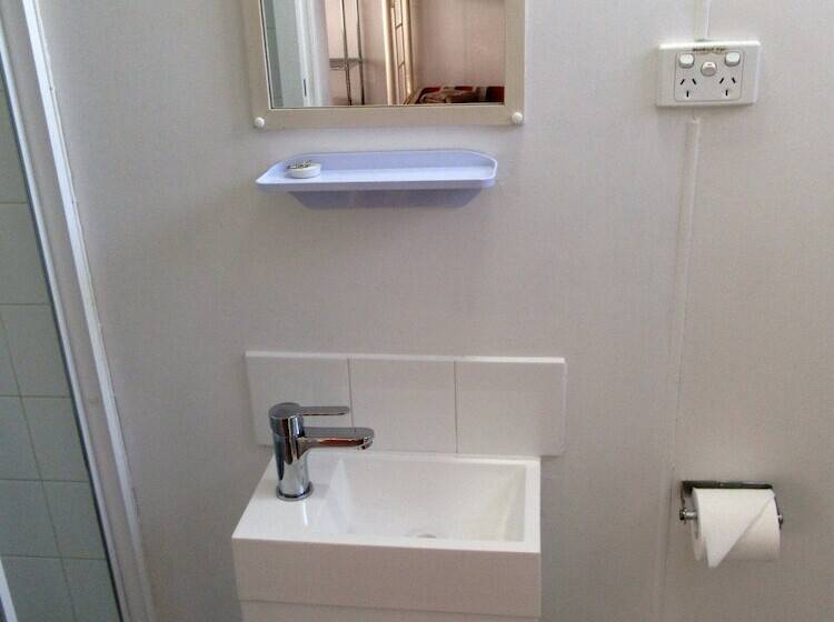 Номер Стандарт, The Highlander Motel   24hr Check In