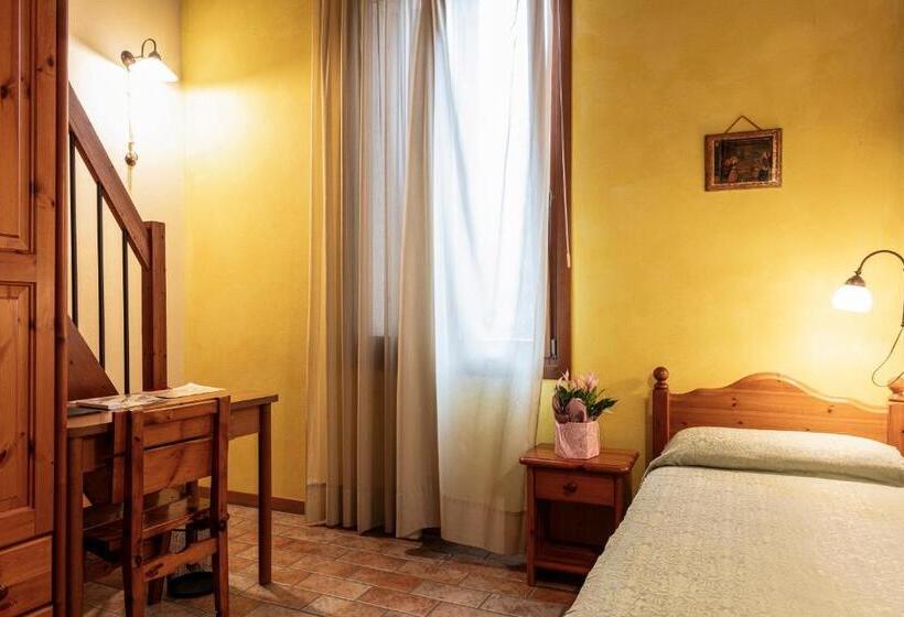 חדר סטנדרט לשלושה, Agriturismo Il Palazzone