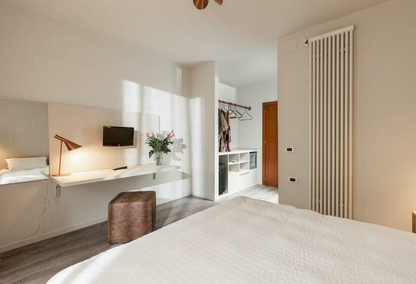 חדר סטנדרט, Contra  Contarini