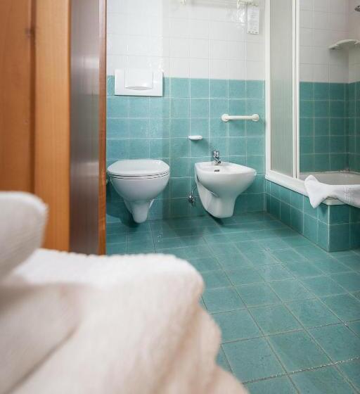 חדר סטנדרט, Contra  Contarini