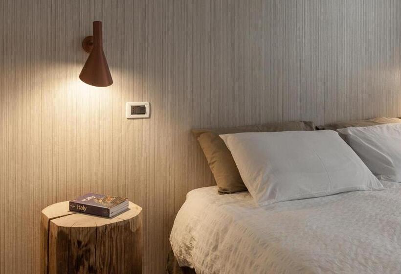 חדר סטנדרט, Contra  Contarini