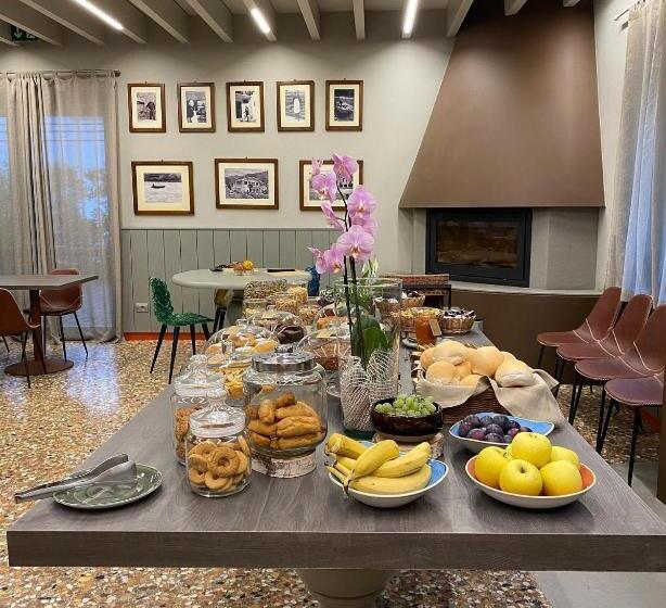 חדר סטנדרט, Contra  Contarini