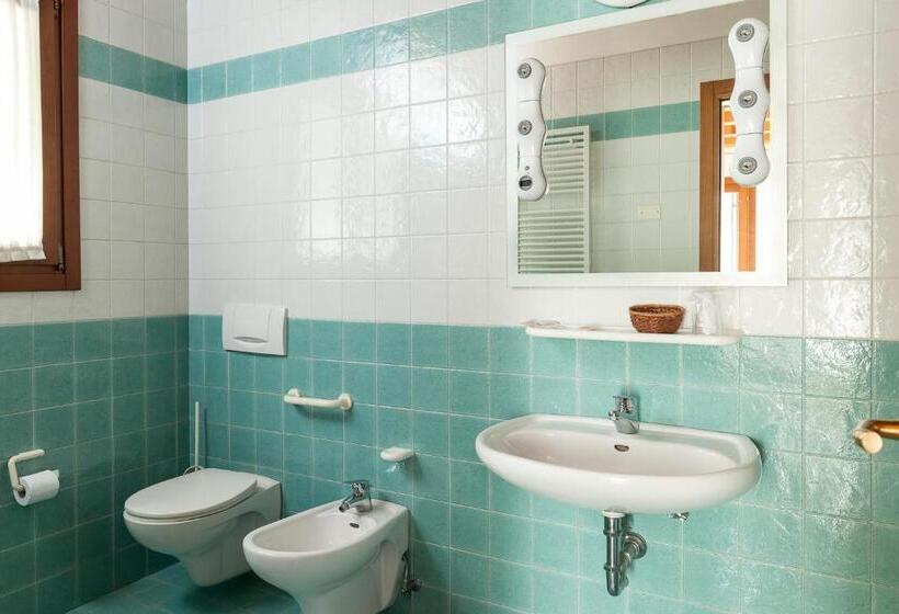 חדר סטנדרט, Contra  Contarini