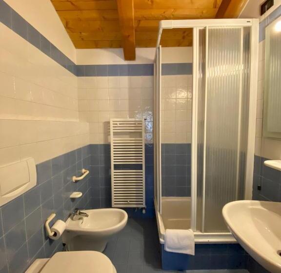 חדר סטנדרט יחיד, Contra  Contarini