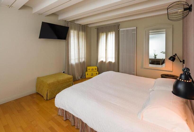 חדר סטנדרט יחיד, Contra  Contarini