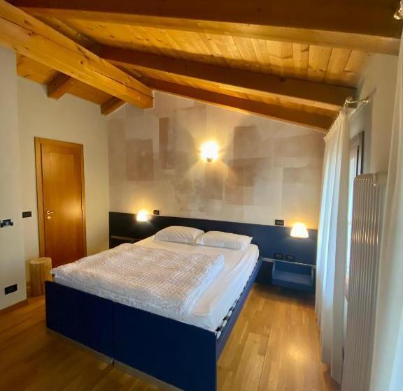 חדר סטנדרט יחיד, Contra  Contarini