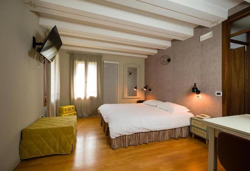 חדר סטנדרט יחיד, Contra  Contarini