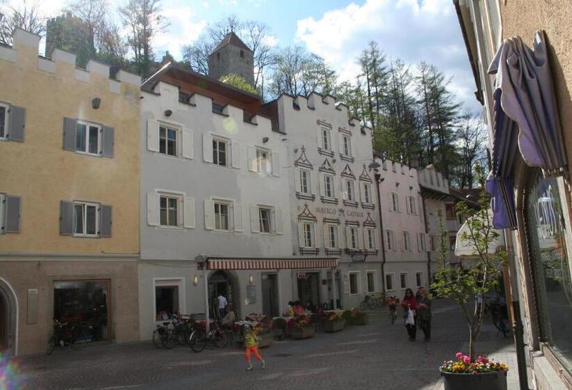 חדר סטנדרט לשלושה, Krone