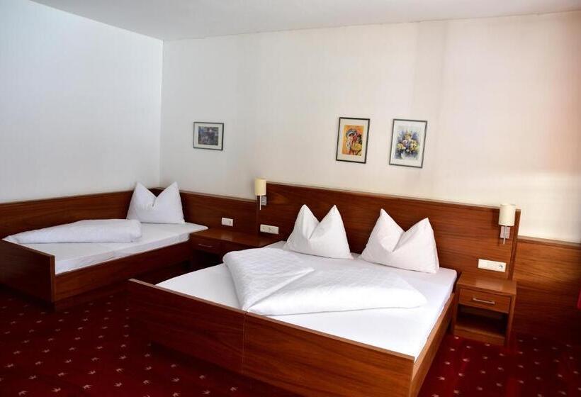 חדר סטנדרט לשלושה, Krone