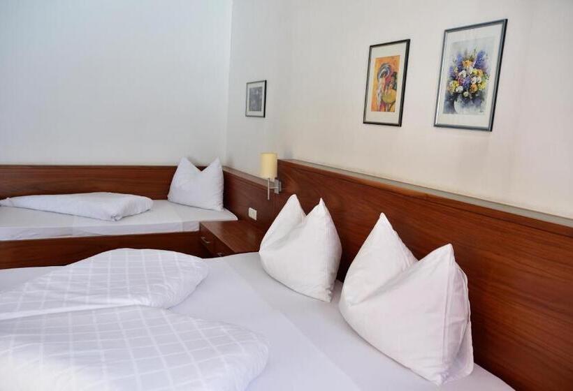 חדר סטנדרט לשלושה, Krone