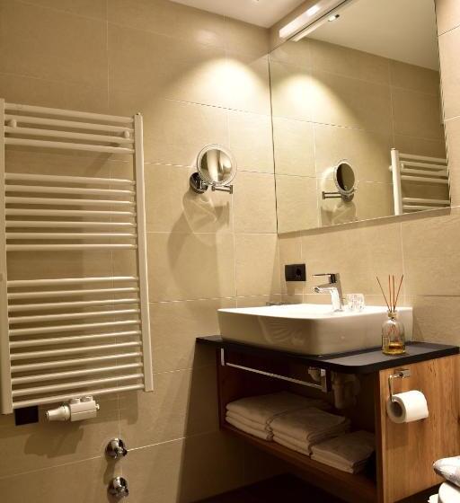 חדר סופריור, Krone