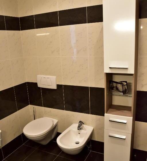 חדר סטנדרט לשלושה, Krone