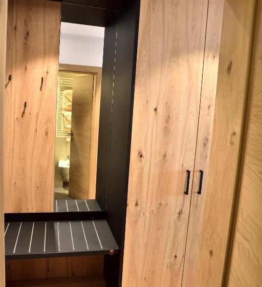 חדר סופריור, Krone