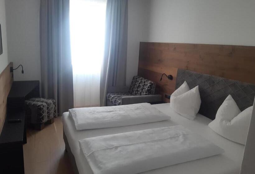 חדר סופריור, Krone