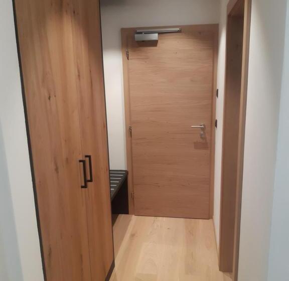 חדר סופריור, Krone