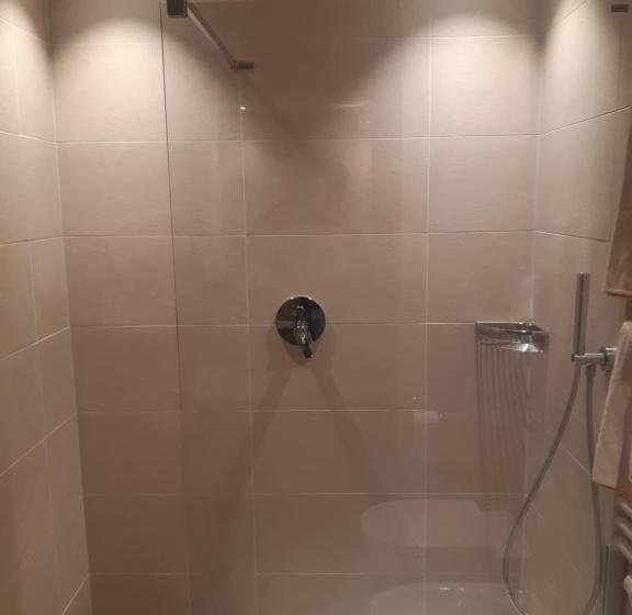 חדר סופריור, Krone