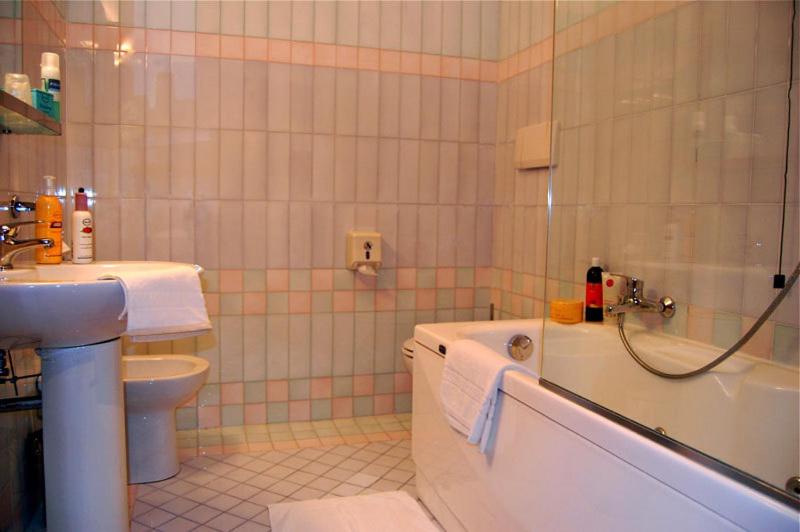 חדר סטנדרט לשלושה, Olimpia