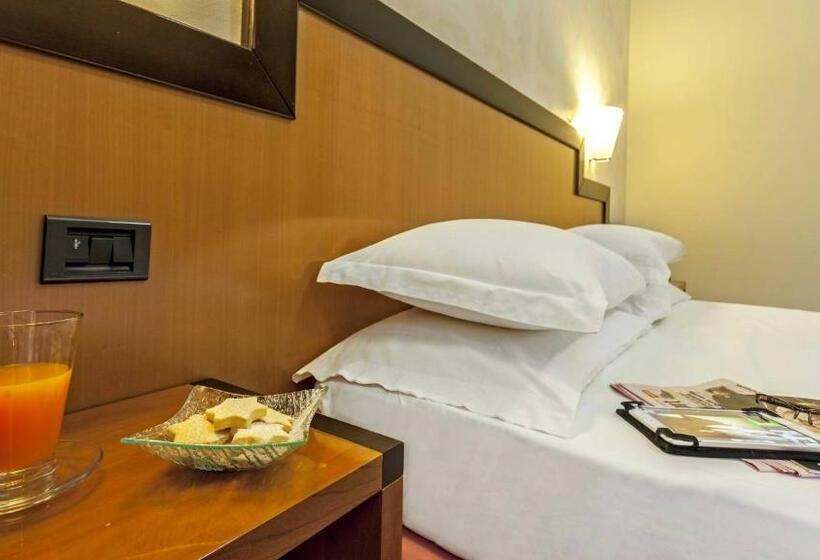 اتاق استاندارد چهار تخته, Olimpia