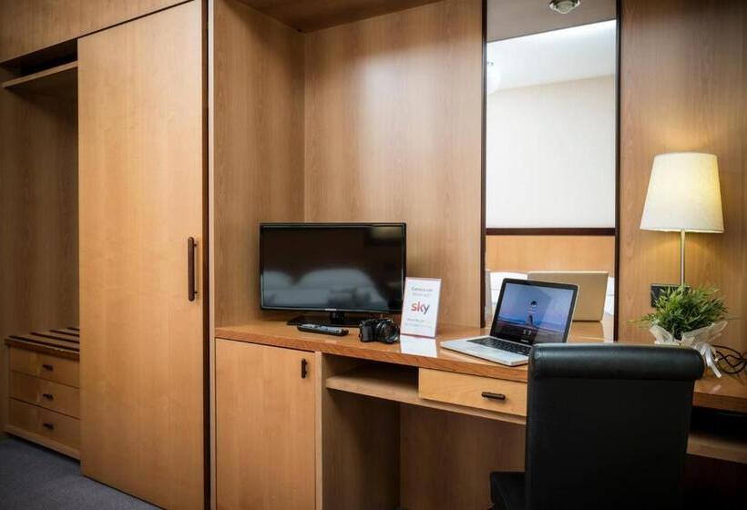 חדר סטנדרט לארבעה, Olimpia