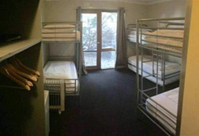 Кровать в Общей Комнате, The River Inn Thredbo