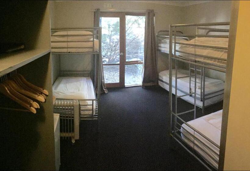 Кровать в Общей Комнате, The River Inn Thredbo