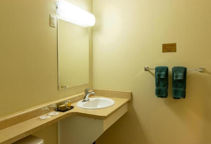 Standard Szoba, Bcminns  Fort Mcmurray  Rusty S