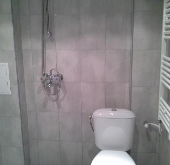 غرفة عائلية, Motel Monza