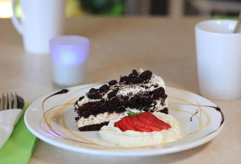 اتاق لوکس, North Parkes Motel