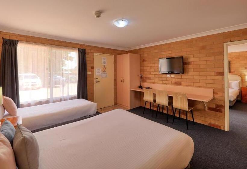 اتاق سوپریور خانوادگی, North Parkes Motel