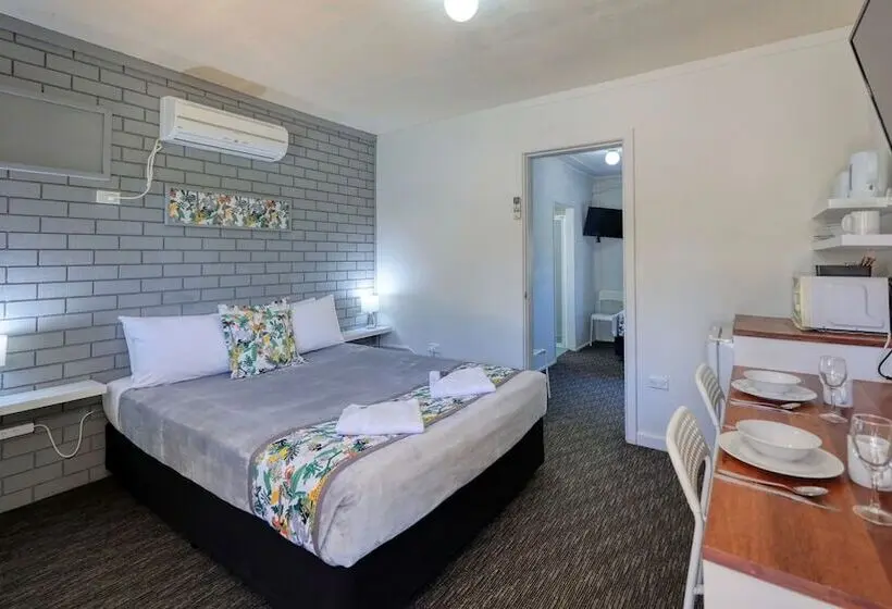 Perhehuone, Oasis Motel