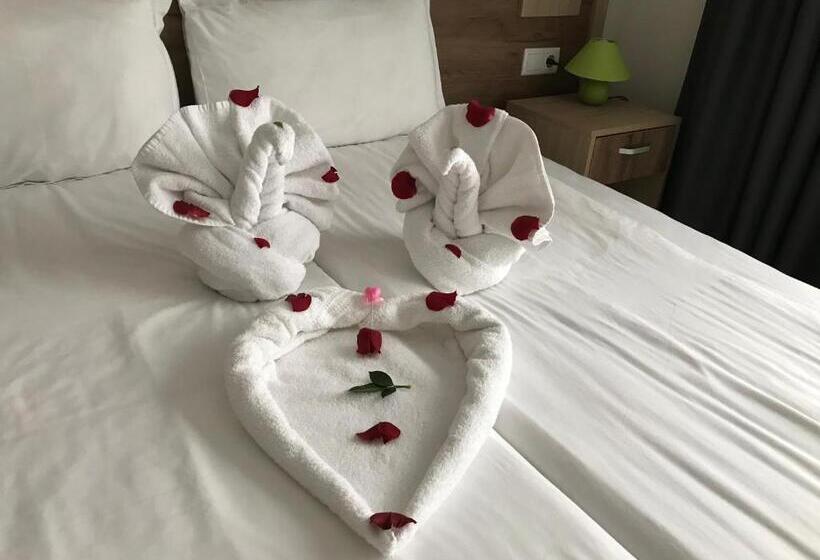 Номер Стандарт с Балконом, Sveti Nikola Family Hotel Sapareva Banya